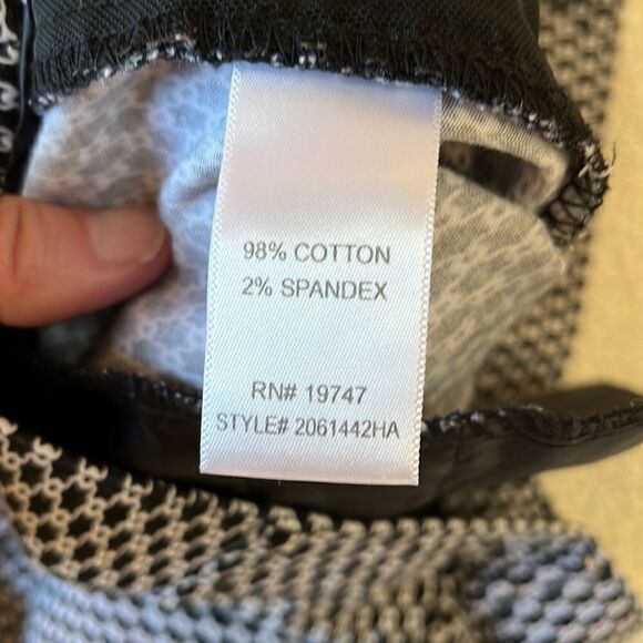 Counterparts Women’s Black & White capri pants with zipper front size 12 - Picture 6 of 8